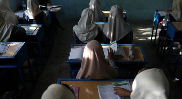 Meninas voltaram a frequentar escolas de ensino médio na província de Kunduz, no Afeganistão