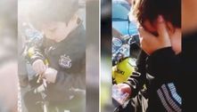 Menino fica emocionado ao tirar figurinha especial de craque argentino; confira o vídeo