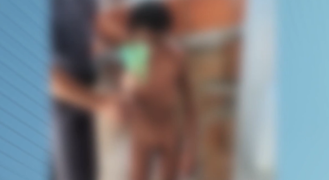 Garoto estava nu e pesava cerca de 25 kg quando foi encontrado por PMs