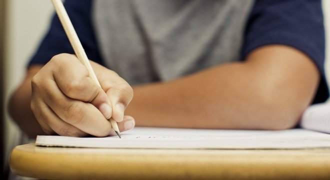 Com cotas, mais pretos, pobres, indígenas e jovens de baixa renda optaram pelo ensino médio público
