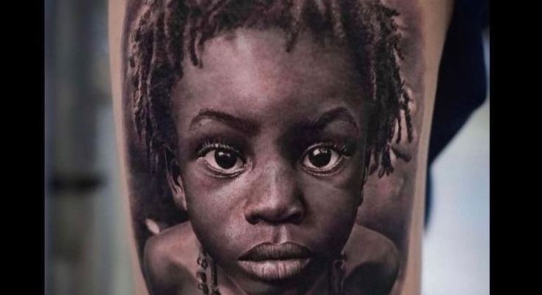 Rosto de menino negro é tatuado sem autorização da mãe