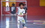 Ele chegou ao Peixe com seis anos após seu irmão Lucas Yan, que é atleta do Sub-15, trocar o São Paulo pelo Alvinegro Praiano