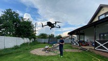 Menino é reconhecido como herói após usar seu drone para localizar comboio russo 