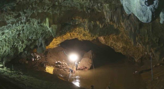 meninos caverna