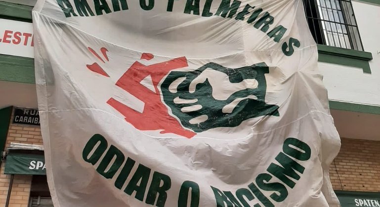 Bandeira diz 'amar o Palmeiras, odiar o racismo'