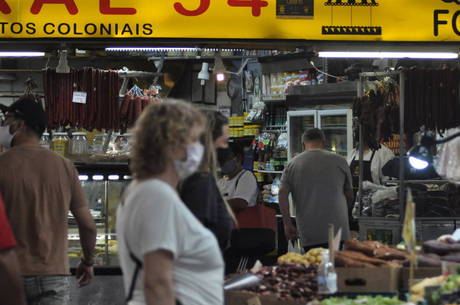 Com a pandemia, o supermercado vai para dentro de condomínios - 01/07/2020  - UOL Economia