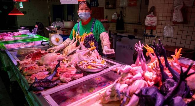 Alguns mercados ainda existentes na China propiciam surgimento de vírus