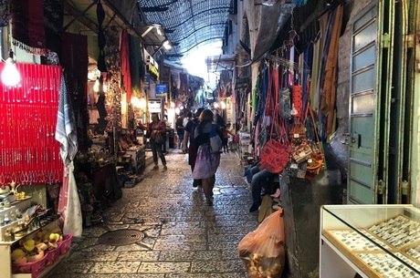 Mercado Shuk, em Jerusalém, tem ruelas apertadas