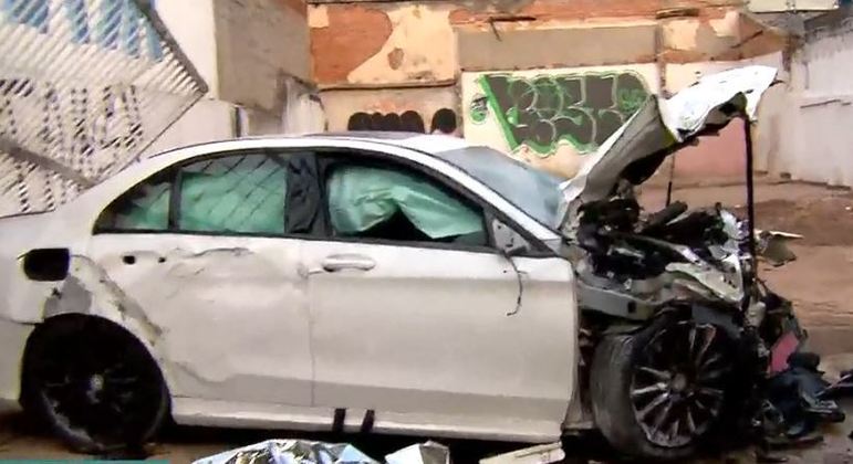 Motorista de carro de luxo morreu ao invadir garagem na zona norte de São Paulo