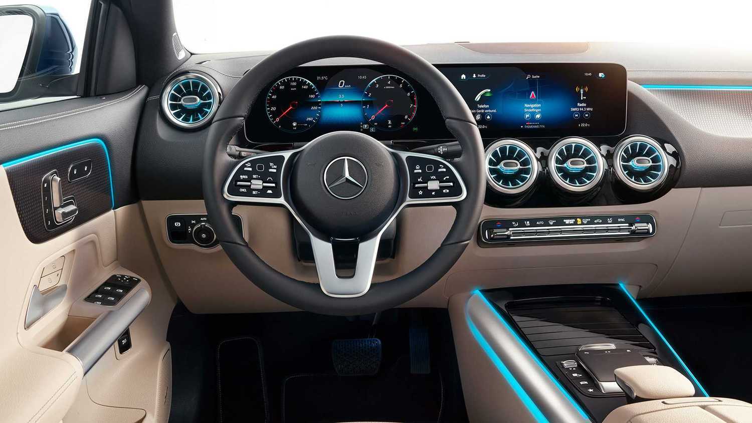Mercedes-Benz lança GLA 200 AMG Line com preço de R$ 325,9 mil - Prisma -  R7 Autos Carros