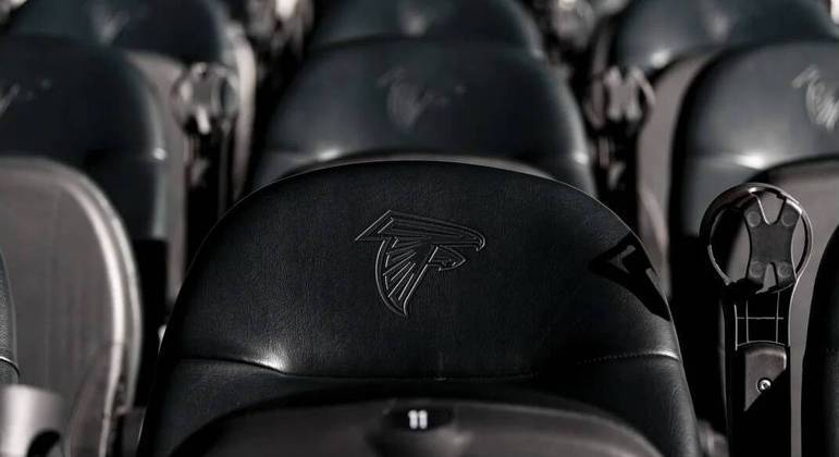 As cadeiras, independente do setor, são confortáveis e feitas de couro para os 71 mil torcedores que conseguem estar no estádio