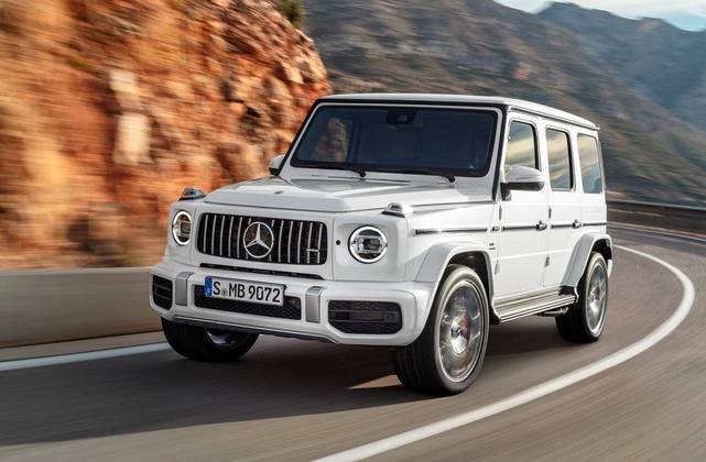A Mercedes G63 é avaliada em cerca de R$ 2 milhões! O veículo off-road tem motor V8 biturbo, com potência de 585 cv, tração nas quatro rodas e transmissão automática de nove marchas