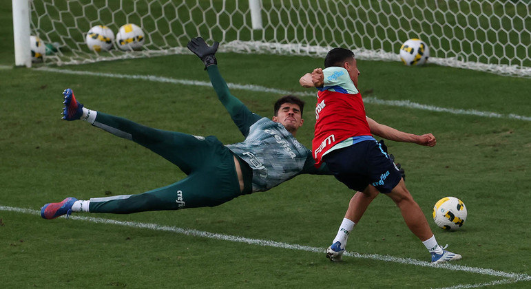 Vinicius Silvestre em treino pelo Palmeiras