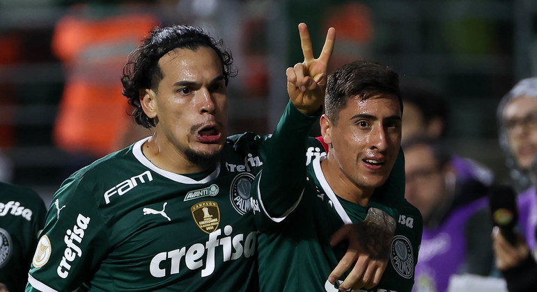 Gómez e Merentiel comemoram o gol do Palmeiras sobre o Santos pelo Brasileirão no Allianz

