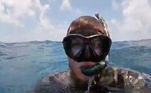 Cody Love tem 24 e se descreve como um mergulhador experiente, com mais de 5.000 mergulhos. Em 15 de março, ele estava mergulhando na Grande Barreira de Corais, em Queensland (nordeste da Austrália), quando o acidente aconteceu