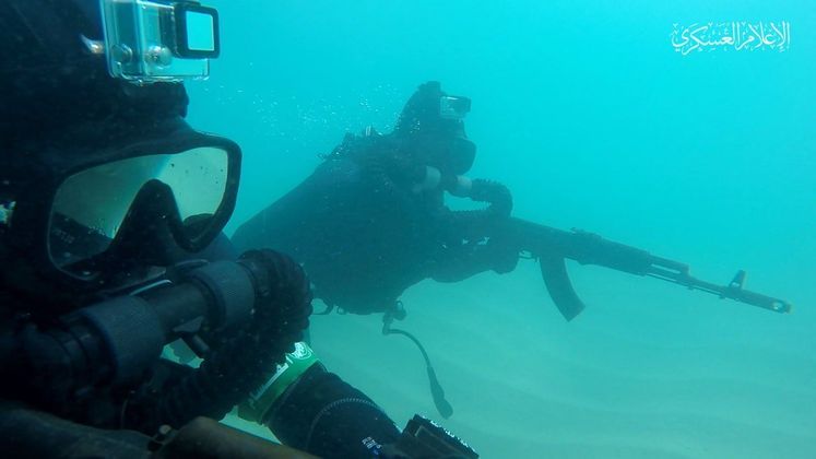 Também houve incursões pelo mar, com mergulhadores armados que invadiram vilas próximas à fronteira