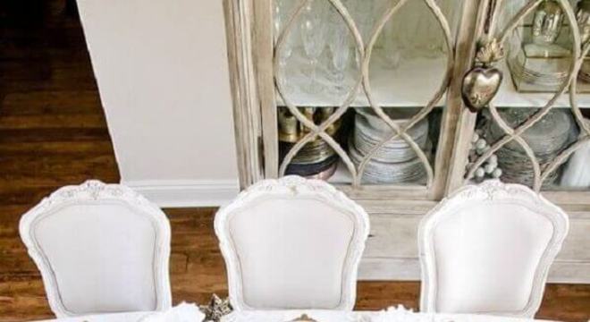 mesa de ano novo decorada dourada e branca 