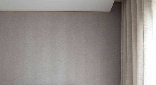 mesa de apoio para quarto de casal com cabeceira capitonê