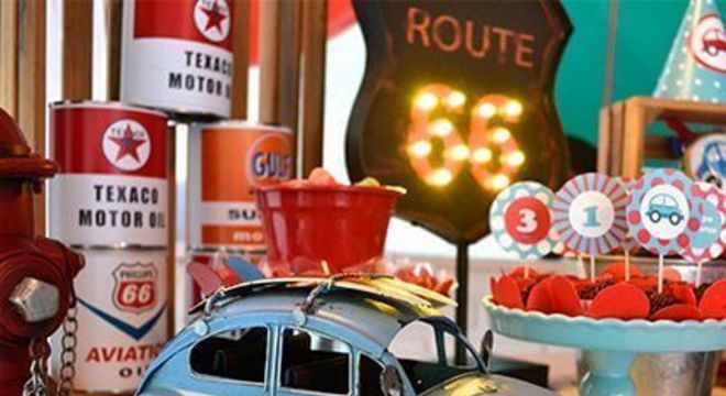 mesa de doces da decoração anos 60