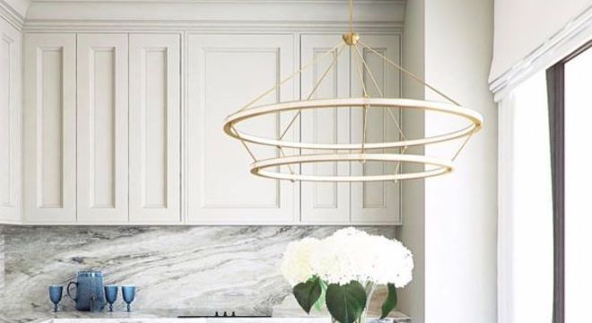 Mesa de jantar com a cor do ano