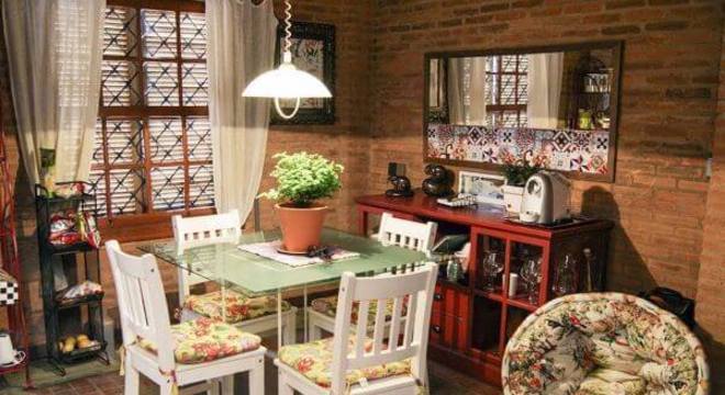 mesa de jantar de vidro para ambientes pequenos