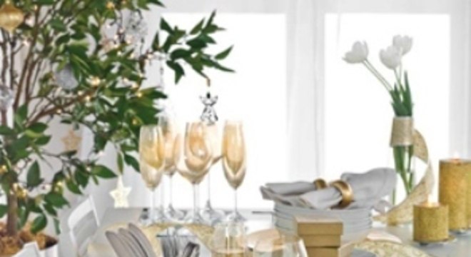 Mesa decorada para ceia de ano novo