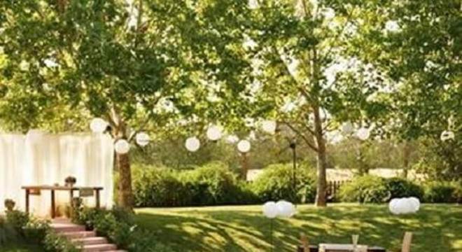 mesas decoradas para festa de casamento ao ar livre