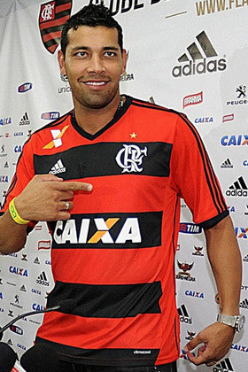 Meses depois, ainda em 2013, acertou seu retorno ao Flamengo. Naquele ano, foi novamente campeão da Copa do Brasil pelo clube mais popular do país.Em agosto de 2014, rescindiu com o Fla e foi para o Goa, da Índia. 