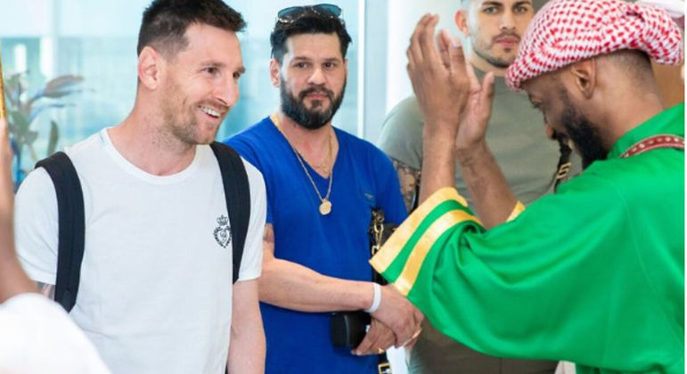 Messi foi à Arábia Saudita sem a permissão do PSG. Tem oferta de R$ 2,2 bilhões por temporada