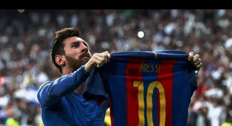 Messi é idolatrado ao final do jogo contra Reims e tira até foto