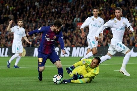 Um drible em Sérgio Ramos é muito pouco: Messi virou um jogador comum no  Barcelona