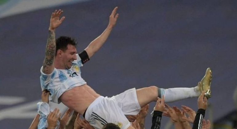 Messi campeão pela primeira vez com a Seleção Argentina. Em pleno Maracanã. Um sonho