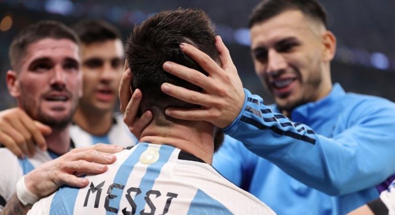 Messi quer a sensação de deixar a seleção argentina 'amado'. E não desprezado como Cristiano Ronaldo
