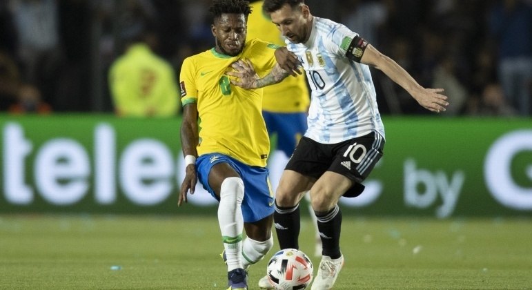 Fred tratou de se desdobrar. Ele e, principalmente Fabinho, anularam Messi
