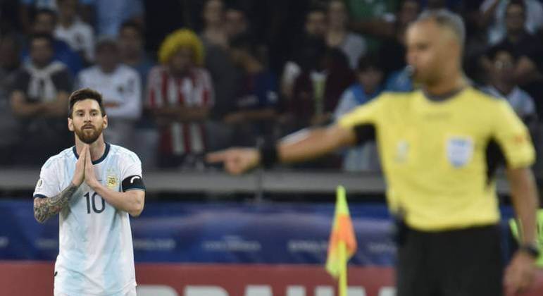 Messi reclamou muito de Wilton Pereira Sampaio. Mas sem a veemência da Federação Peruana