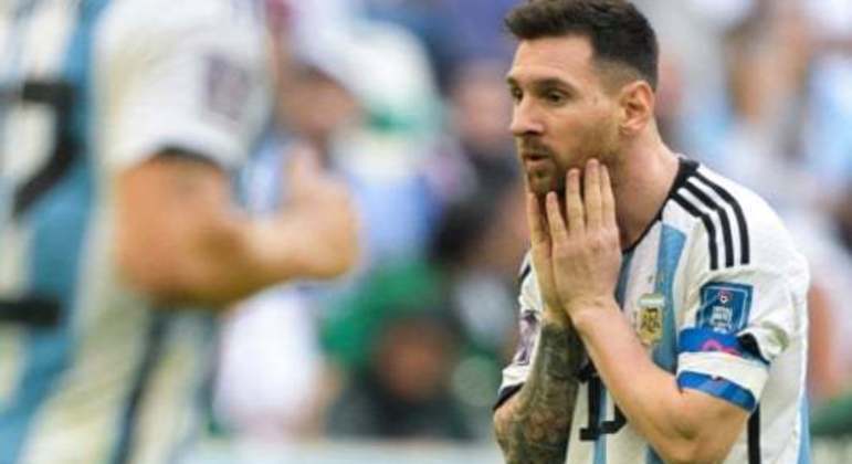 Messi lamenta a derrota da Argentina na estreia da Copa do Mundo