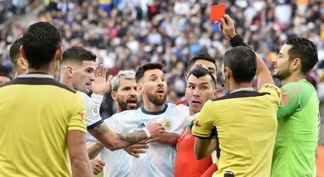 Messi, em 2019, no Itaquerão, na Copa América. Expulsão contra o Chile