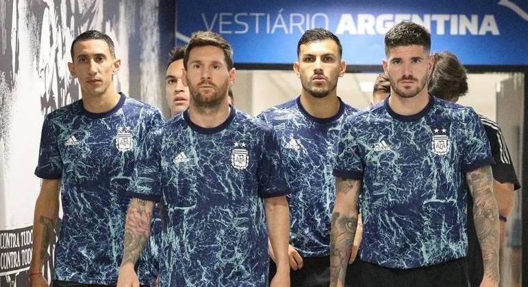 Argentinos que haviam sido barrados pela Anvisa chegaram normalmente ao estádio
