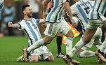 A imagem do exato momento em que Montiel acertou o último pênalti e a Argentina se consagrou tricampeã do mundo