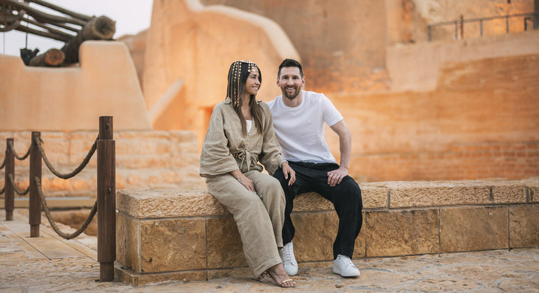 Messi e sua mulher em visita recente à Arábia Saudita