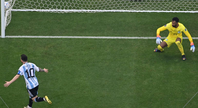 Argentina leva virada e estreia com derrota para Arábia Saudita na Copa do  Mundo - Bem Paraná