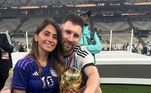 Lionel Messi e AntonellaCom a conquista da Copa do Mundo de 2022, o relacionamento de Antonella Roccuzzo e Lionel Messi entrou em destaque. Casados desde 2017, a história de amor deles foi relembrada após a conquista da competição mundial