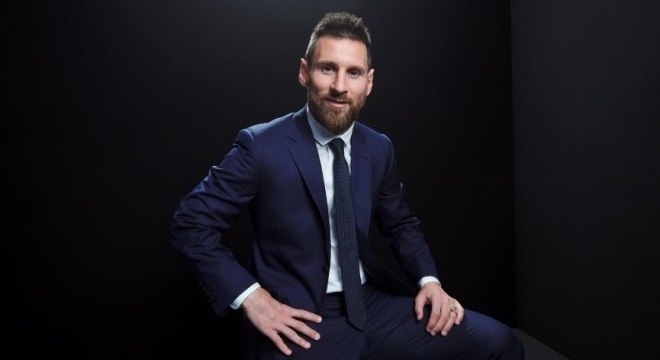 Lionel Messi Ã© o primeiro jogador a ser o melhor do mundo em seis oportunidades