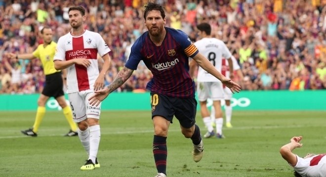 Messi fez dois gols do Barcelona na goleada por 8 a 2 contra o Huesca