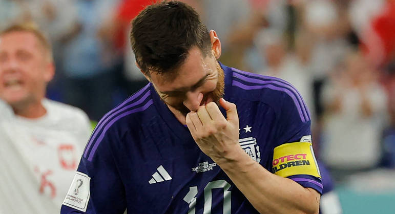 Messi lamenta pênalti perdido na partida da Argentina contra a Polônia