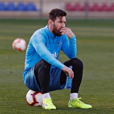 Um dos maiores jogadores de todos os tempos, Lionel Messi possui alguns privilégios óbvios no Barcelona e também na seleção argentina. Porém, um deles, que veio à tona no ano passado, chamou bastante atenção