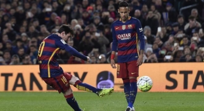 Messi marcou quase 500 gols de canhota