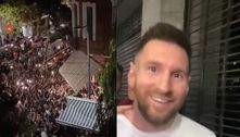 Messi sai para jantar em Buenos Aires e atrai multidão em restaurante; veja