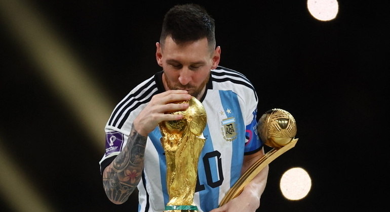 Na história! Messi é o primeiro jogador a levar prêmio de melhor da Copa em duas edições
