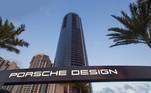 Uma das propriedades do argentino está localizada na exclusiva Porsche Tower. O craque desembolsou R$ 43,5 milhões, em 2019, para ter um apartamento de 408 m² com vista para o mar